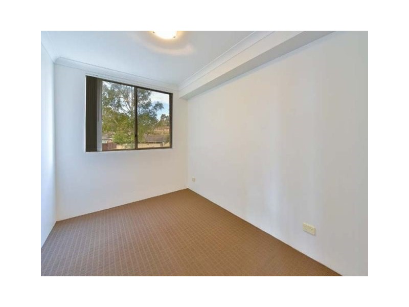 27/41 Woodhouse Drive, Ambarvale NSW 2560