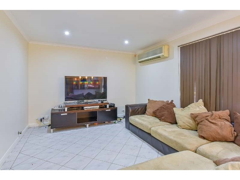 5 Magnolia Place, Macquarie Fields NSW 2564