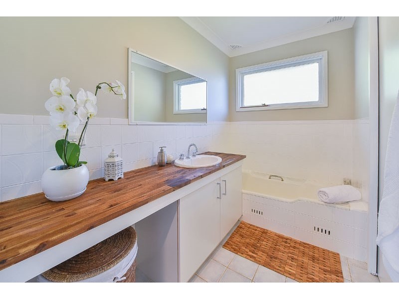 32 Barratt Avenue, Camden South NSW 2570