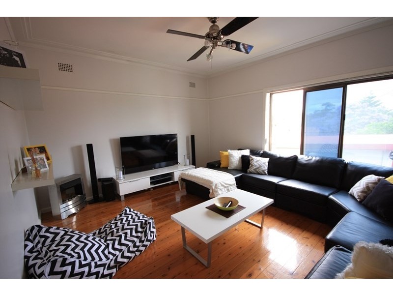 69 Hoddle Avenue, Campbelltown NSW 2560