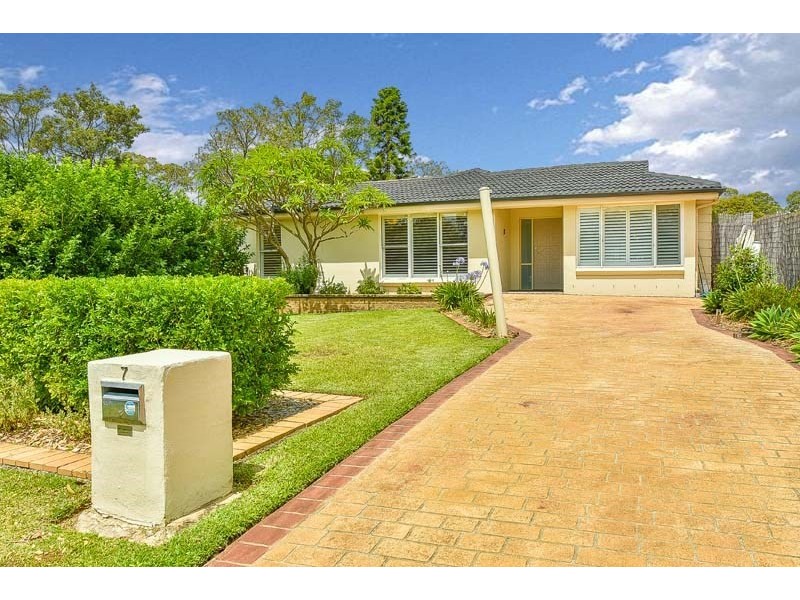 7 Naylor Place, Ingleburn NSW 2565