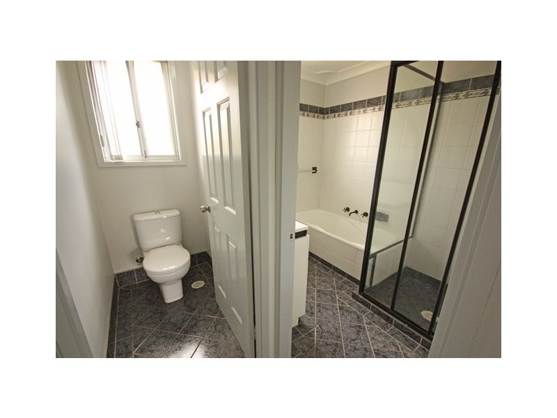 5 Iras Place, Rosemeadow NSW 2560