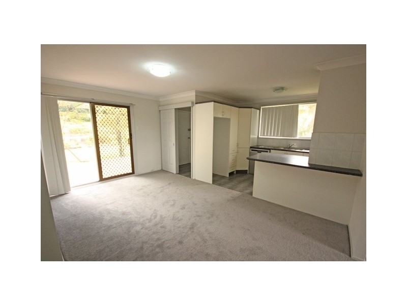 5 Iras Place, Rosemeadow NSW 2560
