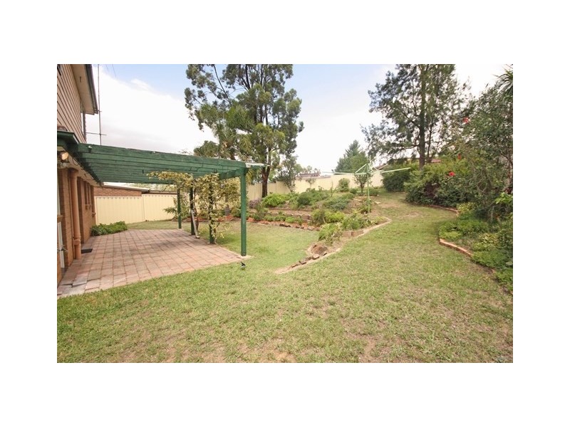 5 Iras Place, Rosemeadow NSW 2560