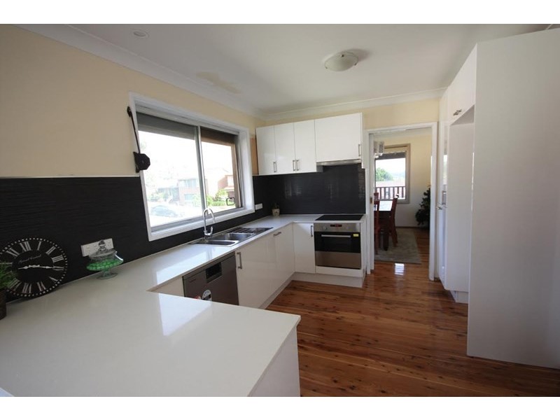 18 Edinburgh Crescent, St Andrews NSW 2566