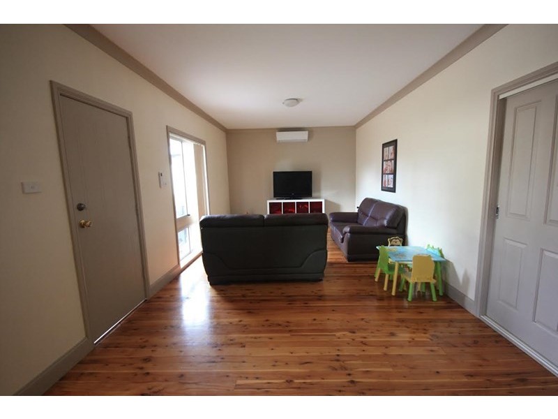 18 Edinburgh Crescent, St Andrews NSW 2566