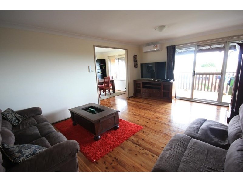 18 Edinburgh Crescent, St Andrews NSW 2566