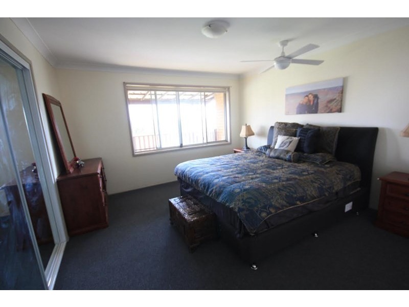 18 Edinburgh Crescent, St Andrews NSW 2566