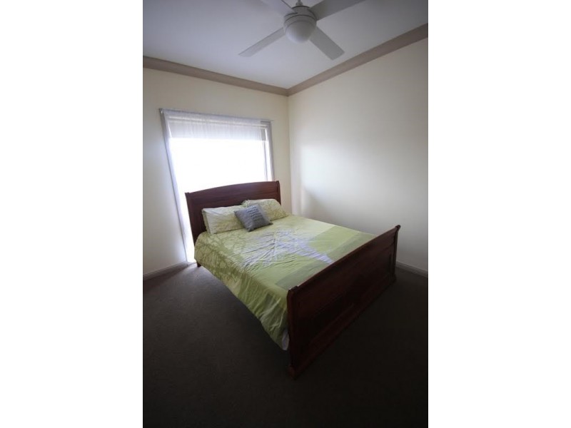 18 Edinburgh Crescent, St Andrews NSW 2566