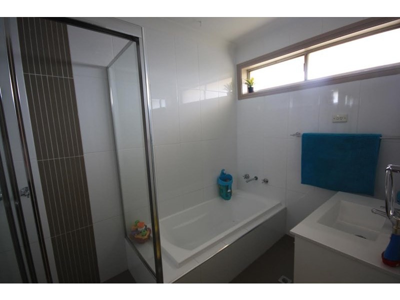 18 Edinburgh Crescent, St Andrews NSW 2566