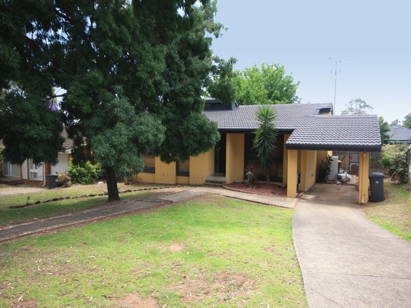 6 Omaru Crescent, Bradbury NSW 2560