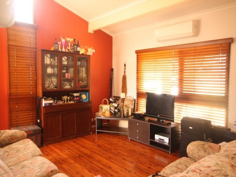 6 Omaru Crescent, Bradbury NSW 2560