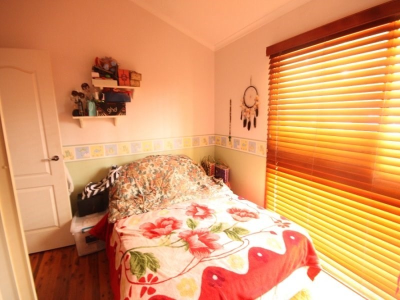 6 Omaru Crescent, Bradbury NSW 2560