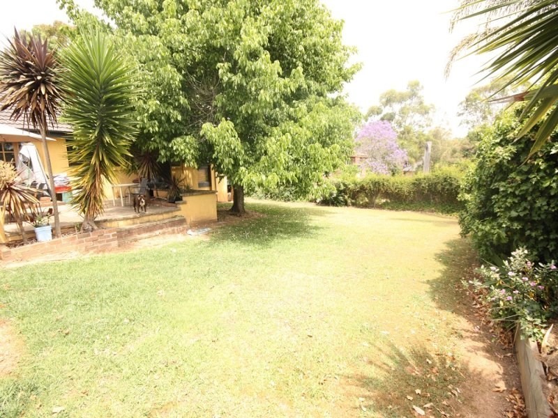 6 Omaru Crescent, Bradbury NSW 2560