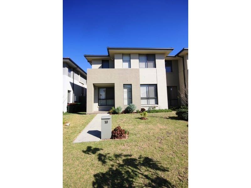 10 Matilda Lane, Glenfield NSW 2167