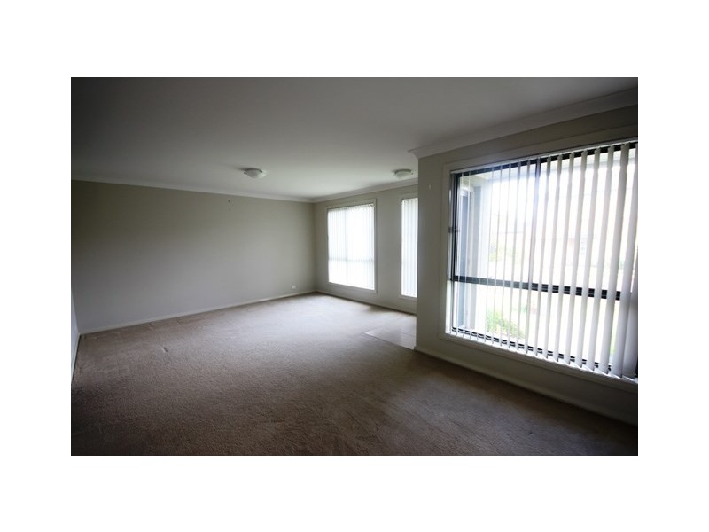 10 Matilda Lane, Glenfield NSW 2167