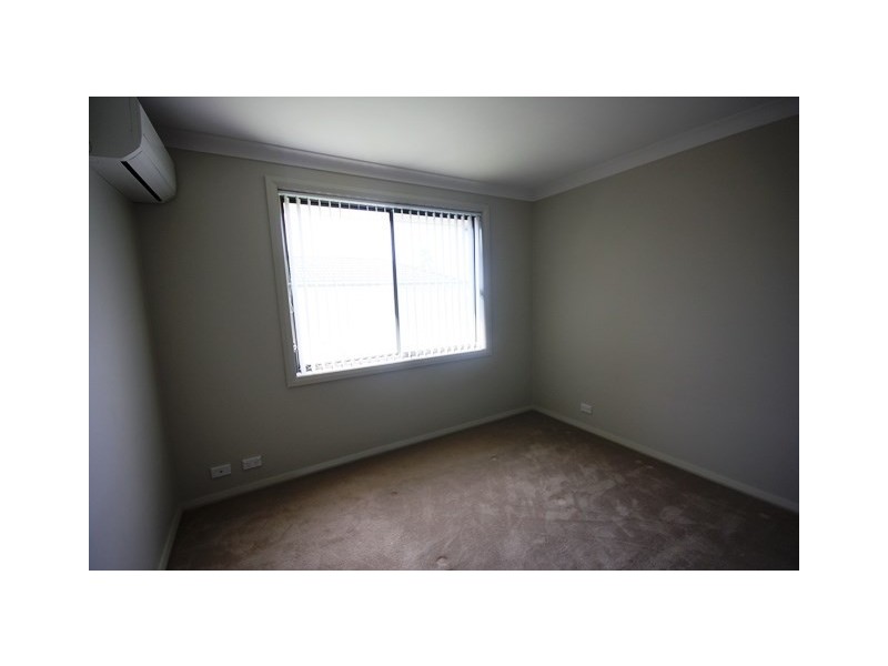 10 Matilda Lane, Glenfield NSW 2167