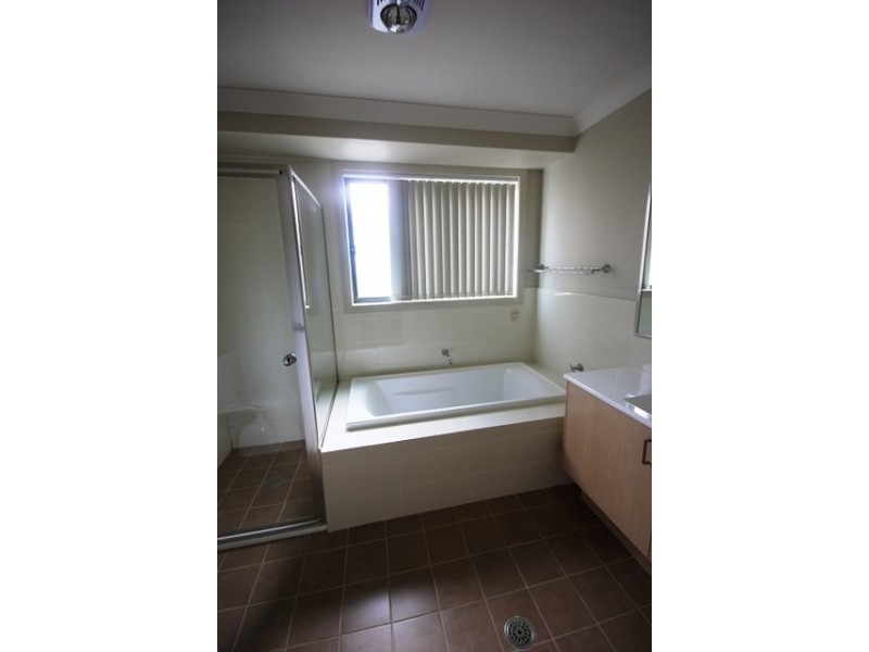 10 Matilda Lane, Glenfield NSW 2167