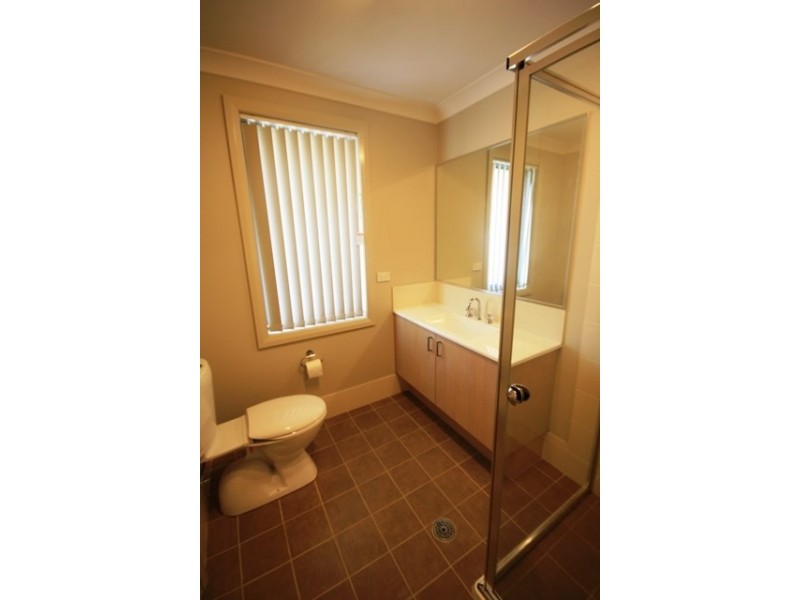 10 Matilda Lane, Glenfield NSW 2167