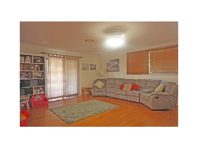 15 Rita Street, Thirlmere NSW 2572