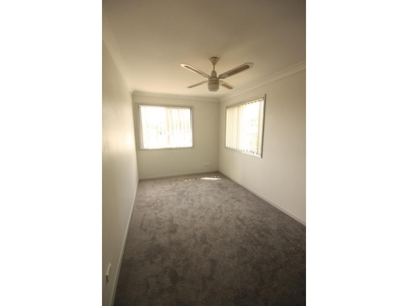 5 Iras Place, Rosemeadow NSW 2560