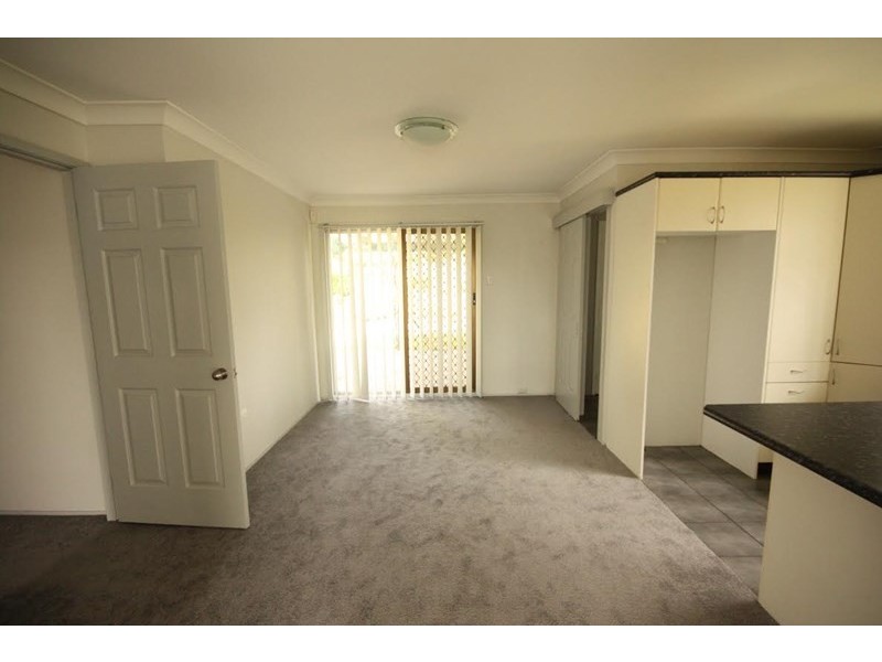 5 Iras Place, Rosemeadow NSW 2560