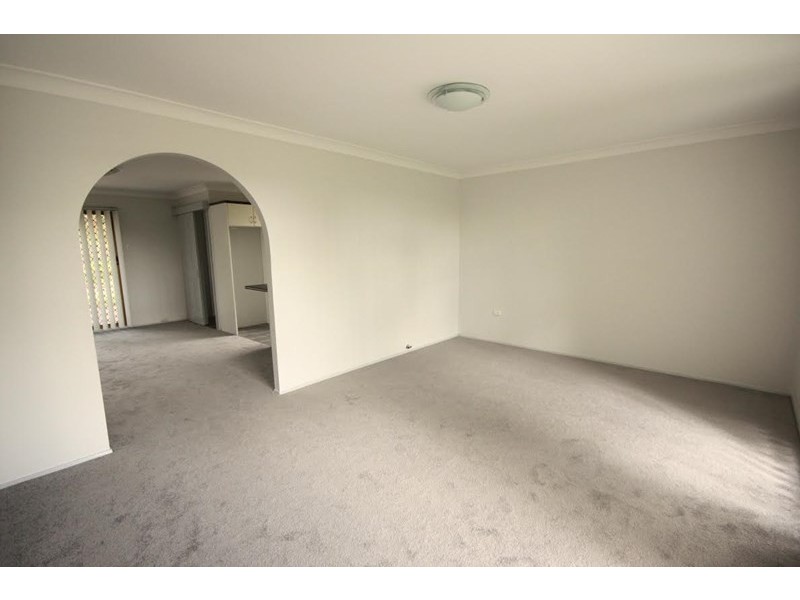 5 Iras Place, Rosemeadow NSW 2560
