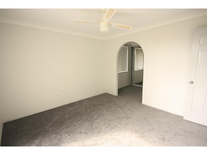 5 Iras Place, Rosemeadow NSW 2560