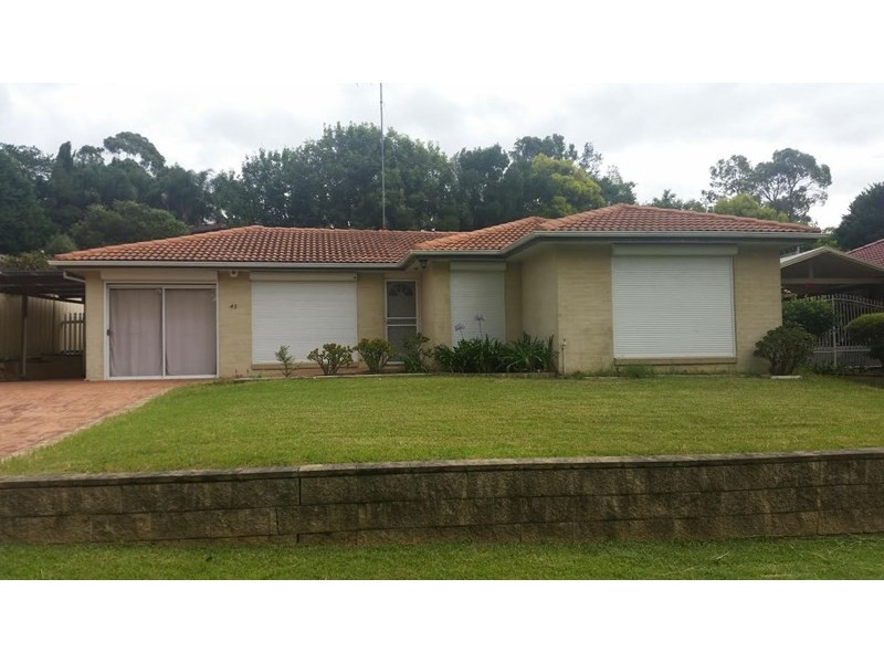 43 Copperfield Drive, Rosemeadow NSW 2560