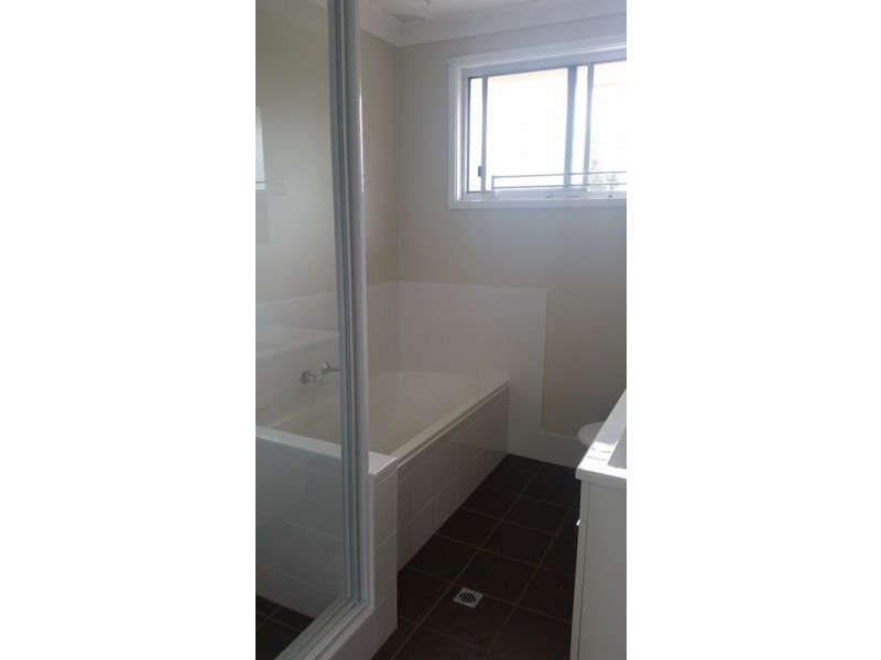 6 Queenscliff, Woodbine NSW 2560