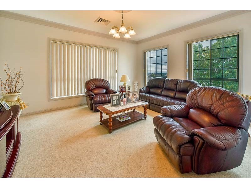 8 Lakeview Place, Glen Alpine NSW 2560