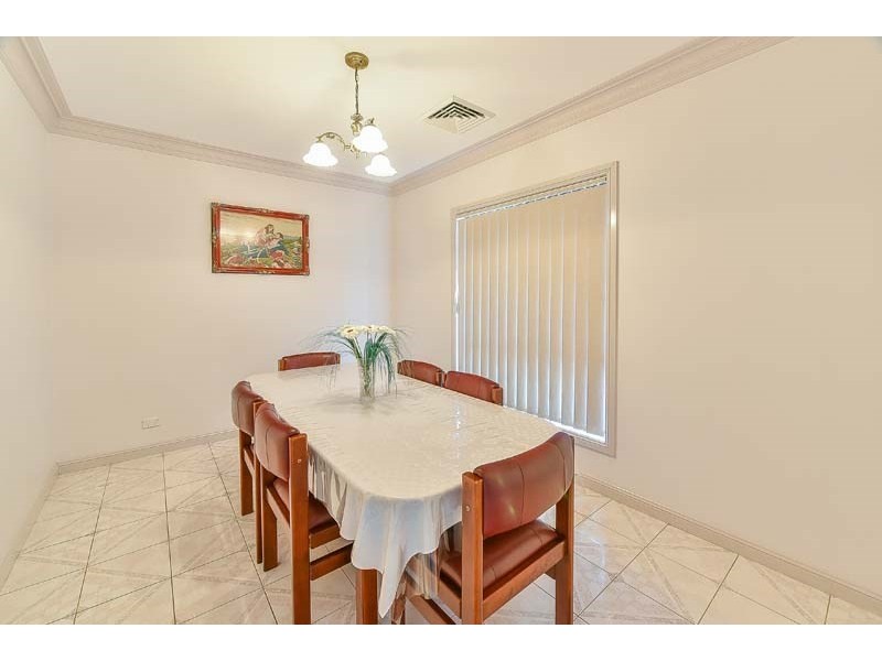 8 Lakeview Place, Glen Alpine NSW 2560