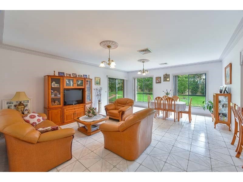 8 Lakeview Place, Glen Alpine NSW 2560