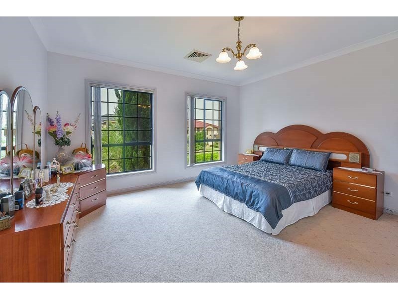 8 Lakeview Place, Glen Alpine NSW 2560