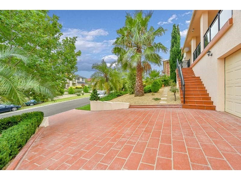 8 Lakeview Place, Glen Alpine NSW 2560