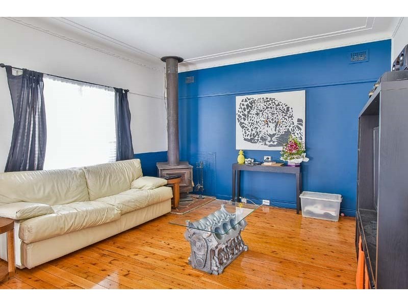 9 Hughes Street, Leumeah NSW 2560