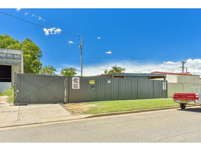 1 Louise Avenue, Ingleburn NSW 2565