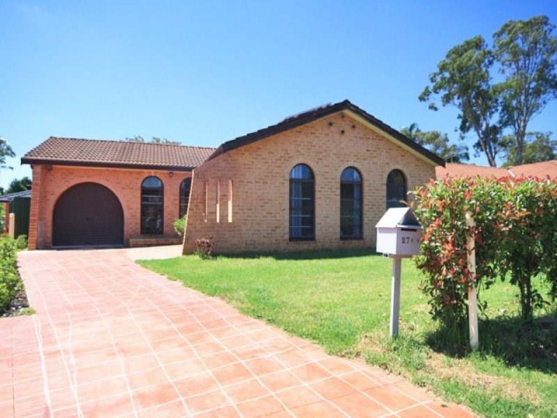 27 Evelyn Street, Macquarie Fields NSW 2564