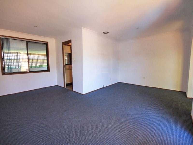 27 Evelyn Street, Macquarie Fields NSW 2564