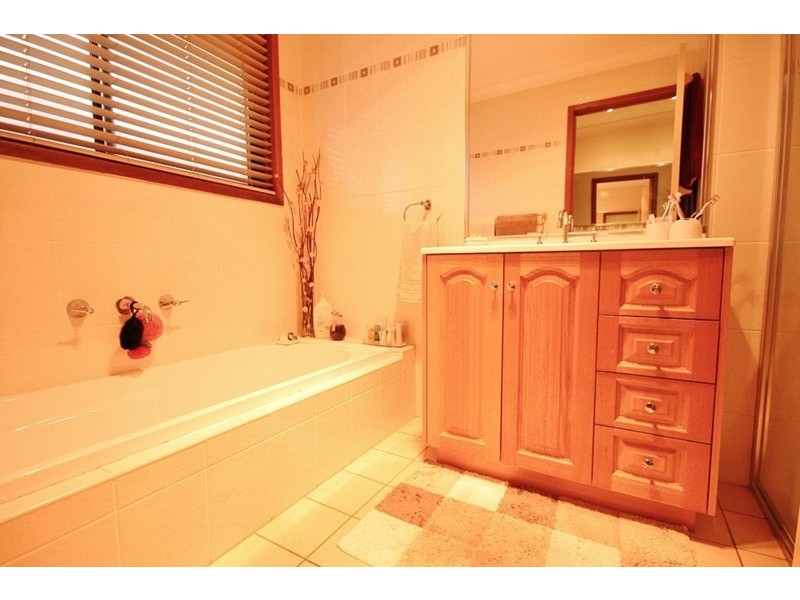 42 Clerkenwell Street, Ambarvale NSW 2560