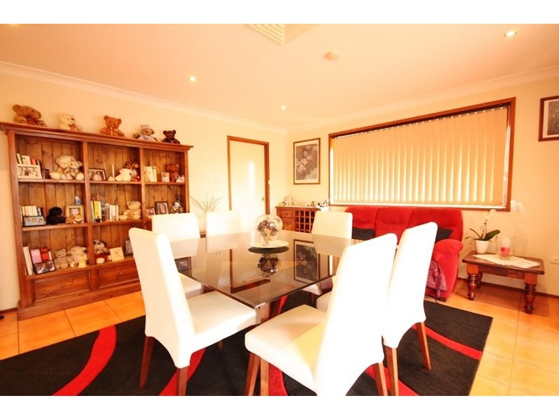 42 Clerkenwell Street, Ambarvale NSW 2560