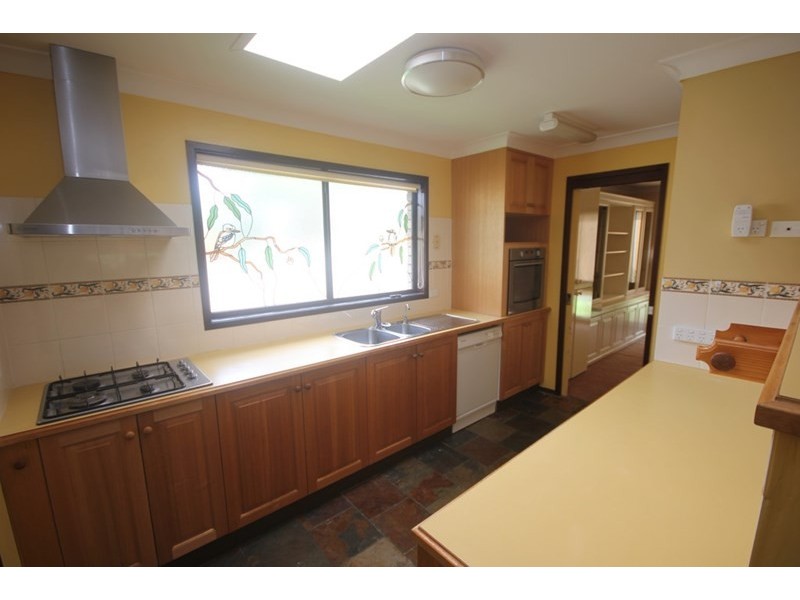 36 Cleopatra Drive, Rosemeadow NSW 2560