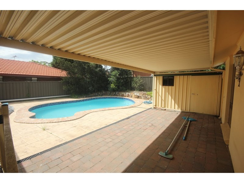 36 Cleopatra Drive, Rosemeadow NSW 2560