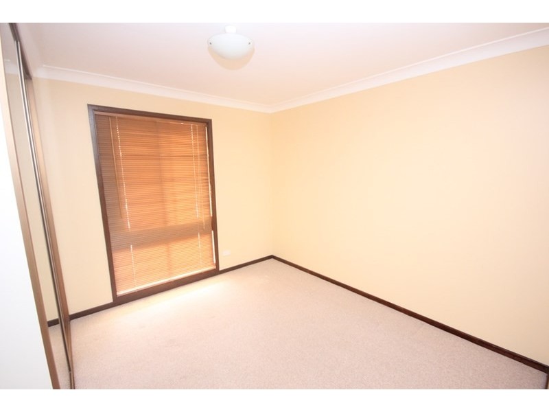 36 Cleopatra Drive, Rosemeadow NSW 2560