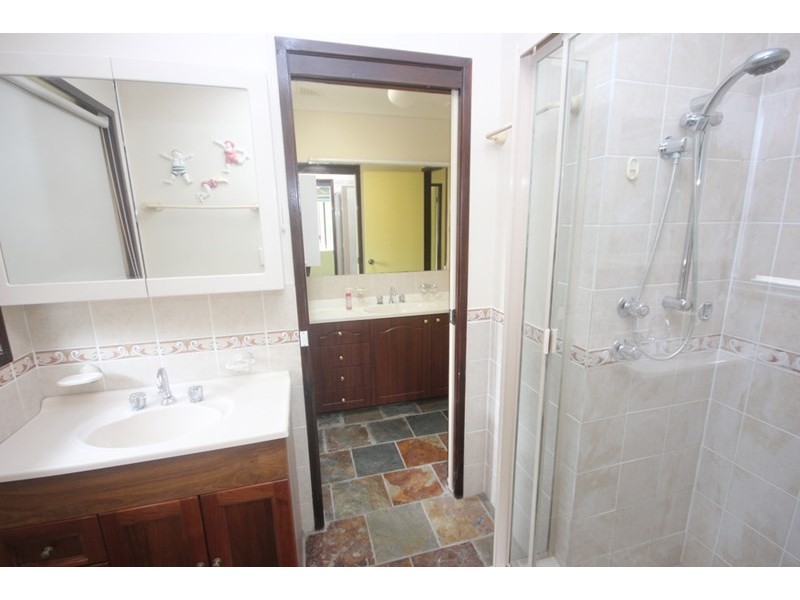 36 Cleopatra Drive, Rosemeadow NSW 2560