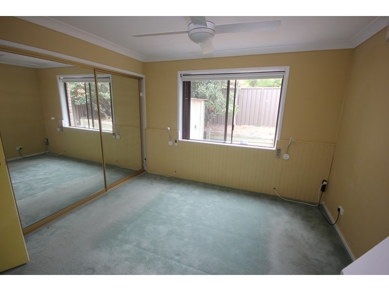 36 Cleopatra Drive, Rosemeadow NSW 2560