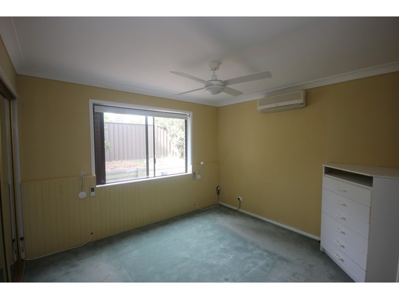 36 Cleopatra Drive, Rosemeadow NSW 2560