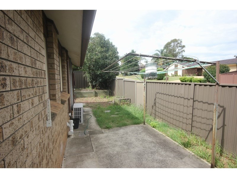 36 Cleopatra Drive, Rosemeadow NSW 2560