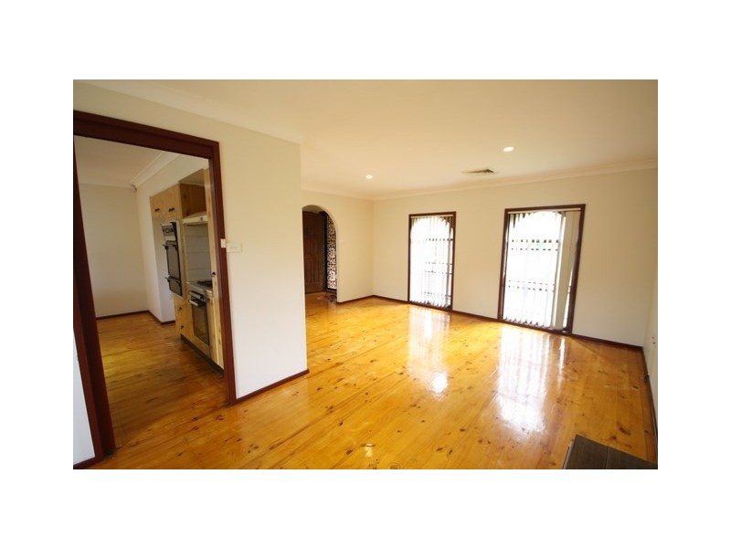 7 Lyrebird Place, Ingleburn NSW 2565