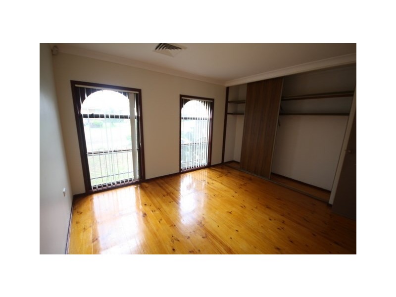 7 Lyrebird Place, Ingleburn NSW 2565